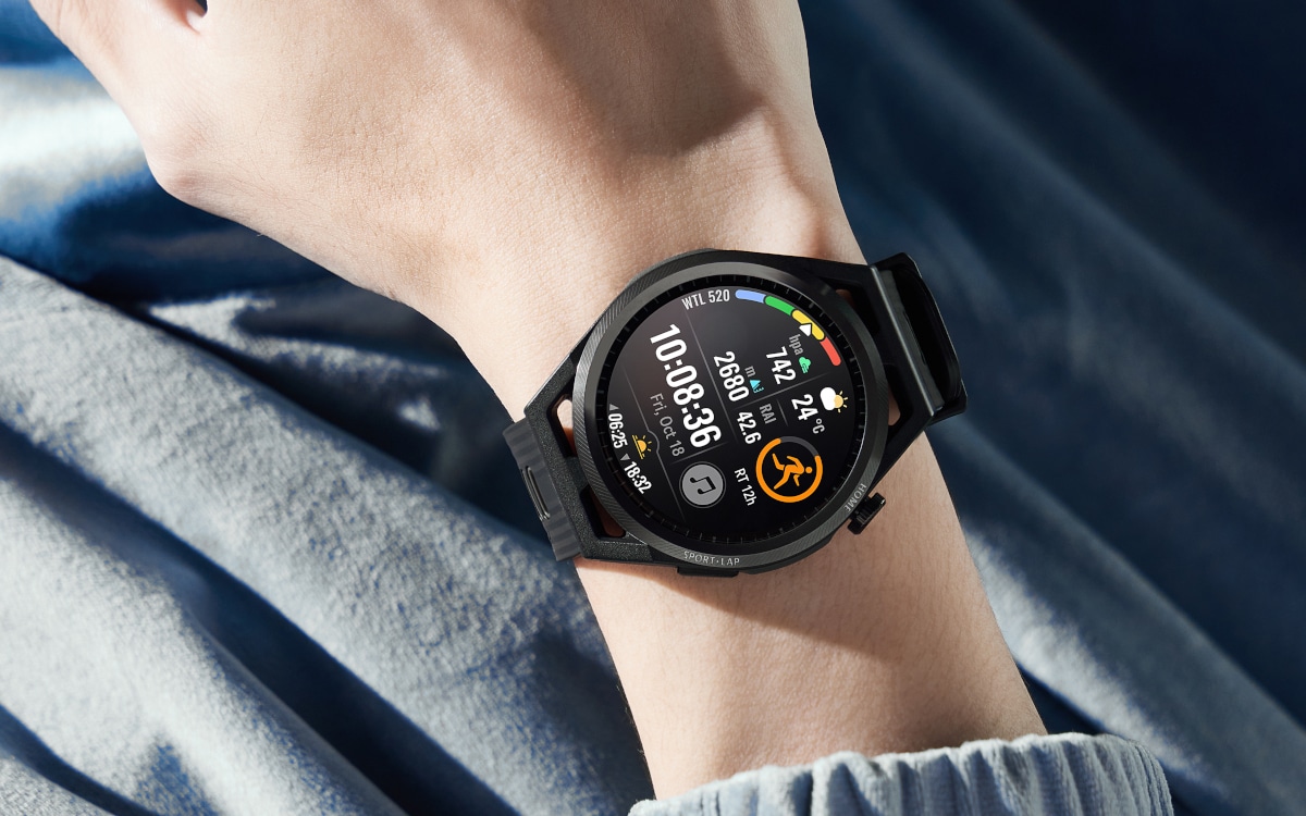 huawei présente ses nouveautés : la montre gt runner 2 pour les sportifs et les écouteurs freebuds pro 5 pour une expérience audio immersive et sans fil.