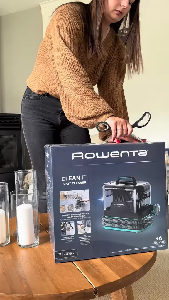 la shampouineuse rowenta clean it élimine efficacement les taches et les odeurs pour un nettoyage en profondeur de vos tapis et tissus d'ameublement.